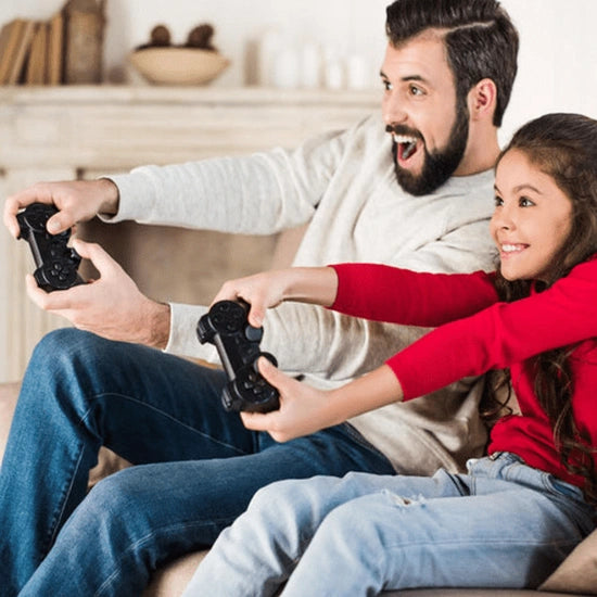 РЕТРО КОНЗОЛА СО 2 БЕЗЖИЧНИ ЏОЈСТИКА