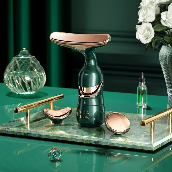 МАСАЖЕР ЗА ЛИЦЕ СО 3 РАЗЛИЧНИ ГЛАВИ